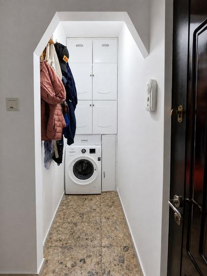 Apartament cu 3 camere decomandat în Micro 11