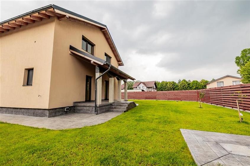Casă individuală cu 4 camere cu Teren 680 Mp în Exterior Est