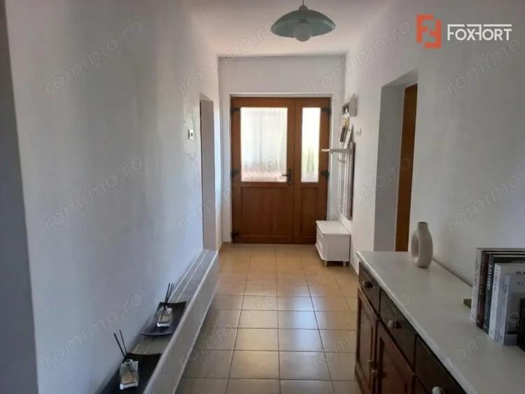 Casă cu 8 camere cu Teren 225 Mp în Ghiroda