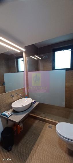 Casă cu 6 camere cu Teren 508 Mp în Săbăreni