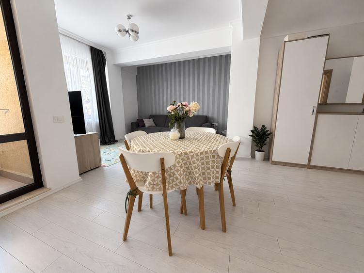Apartament cu 3 camere decomandat în Faleza Nord
