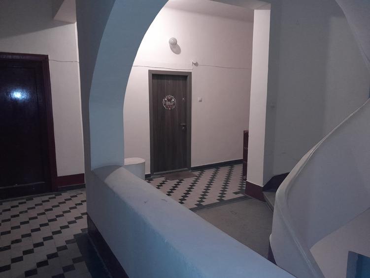 Apartament cu 3 camere semidecomandat, mobilat în Tineretului