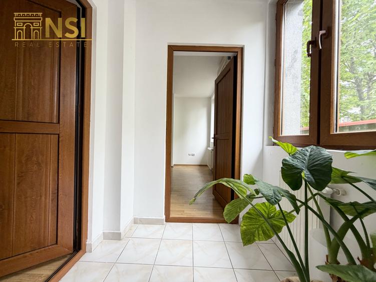 Casă individuală cu 7 camere cu Teren 475 Mp în Băneasa