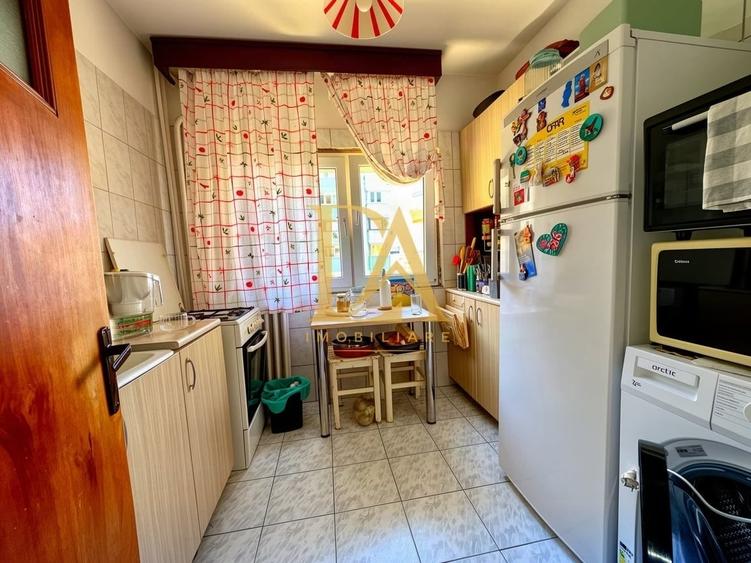 Apartament cu 3 camere decomandat în Titulescu