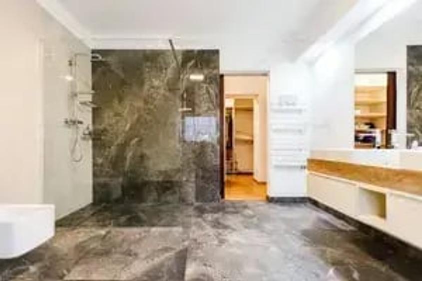 Casă cu 3 camere cu Teren 500 Mp în Central