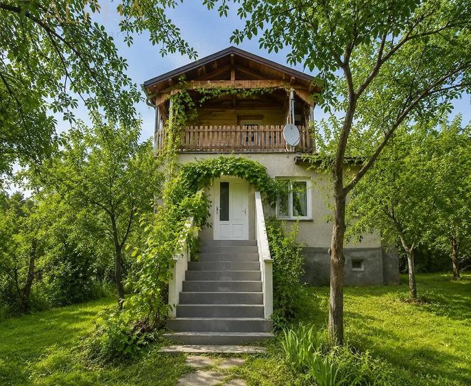 Casă cu 5 camere cu Teren 2320 Mp în Herina