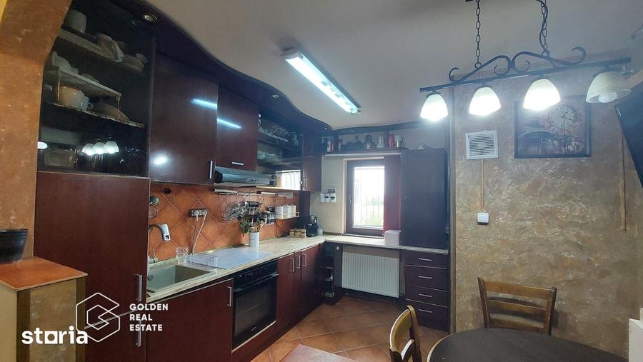 Apartament cu 3 camere decomandat în Podgoria