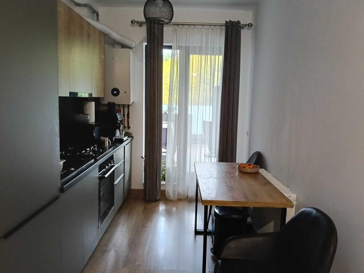 Apartament cu 3 camere decomandat în Zorilor