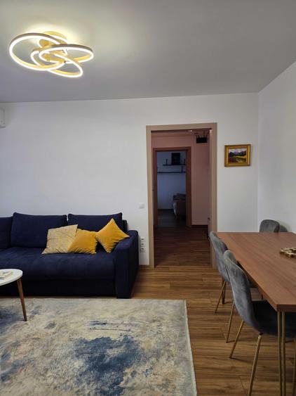 Apartament cu 3 camere semidecomandat în Socola