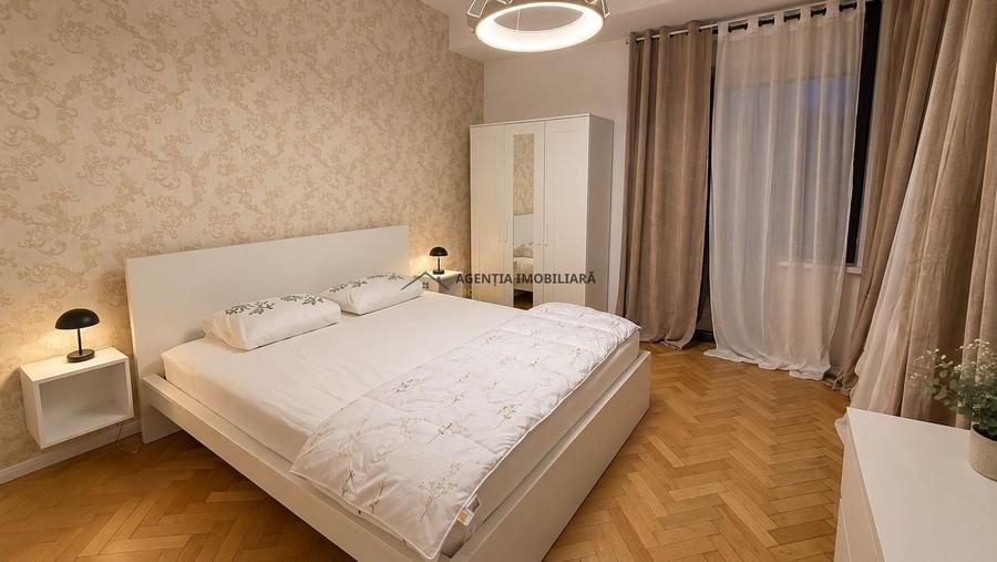 Apartament cu 3 camere circular, mobilat în P-ța Unirii