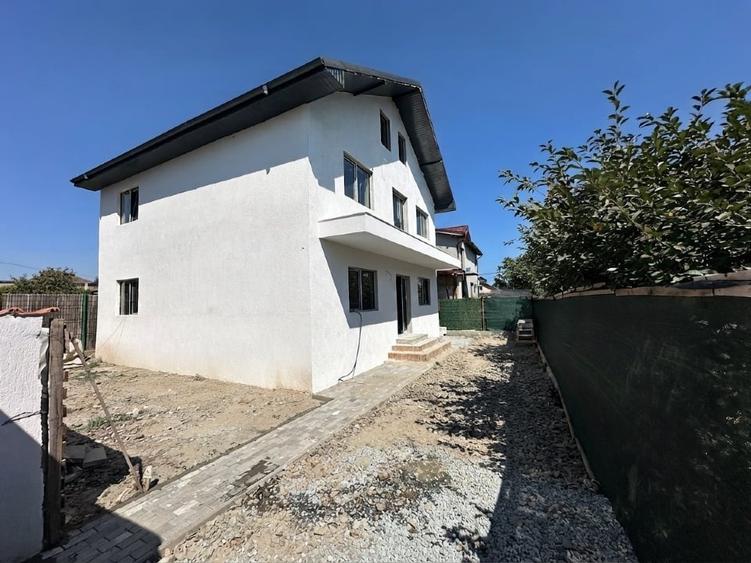 Casă individuală cu 5 camere cu Canalizare în Lumina