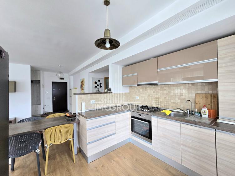Apartament cu 3 camere semidecomandat, mobilat în Zorilor