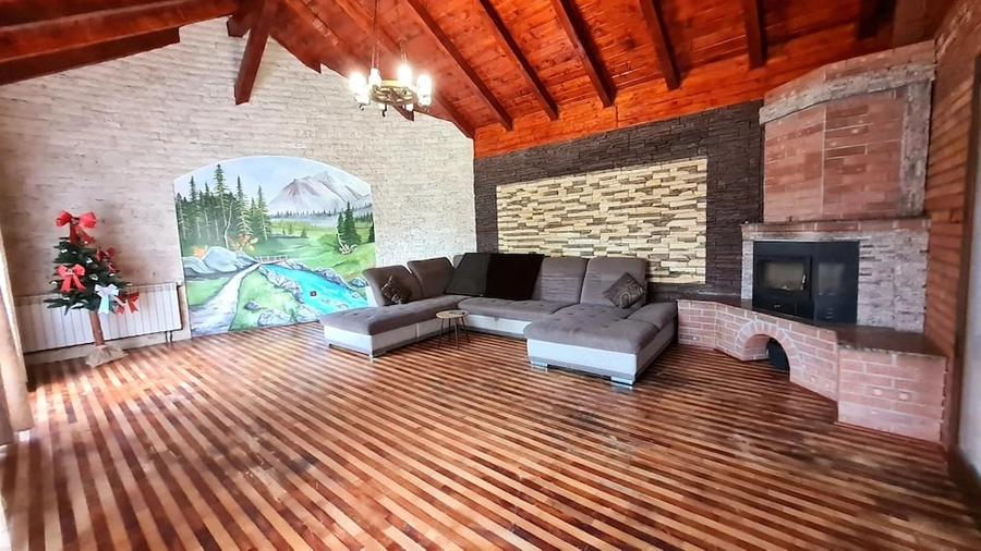 Casă cu Teren 2550 Mp în Central