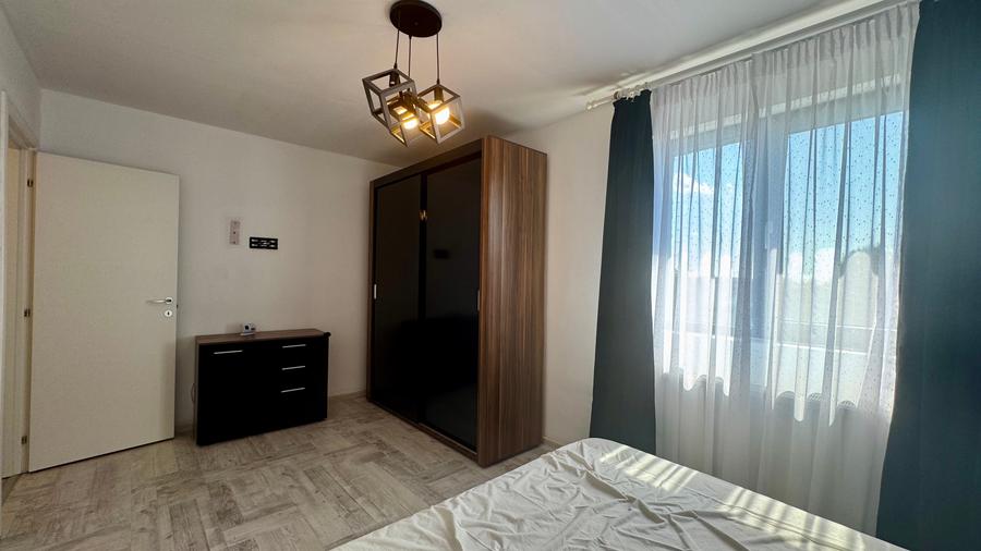 Apartament cu 3 camere semidecomandat, mobilat în Otopeni