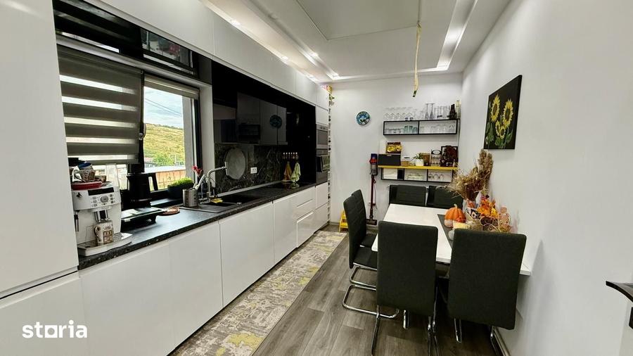 Casă cu 5 camere cu Teren 600 Mp în Aroneanu