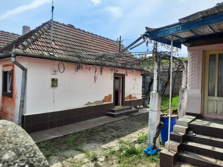 Casă cu 4 camere în Exterior Vest