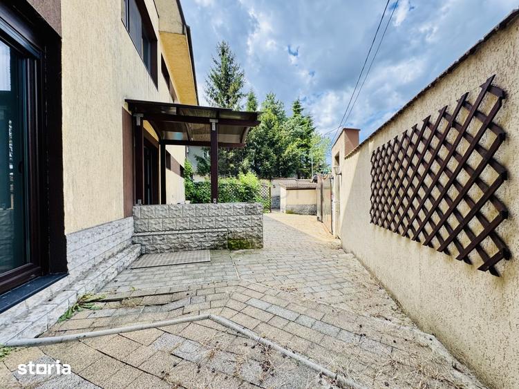 Casă cu 10 camere cu Teren 380 Mp în Băneasa