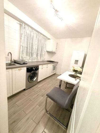 Apartament cu 2 camere decomandat, mobilat în Berceni