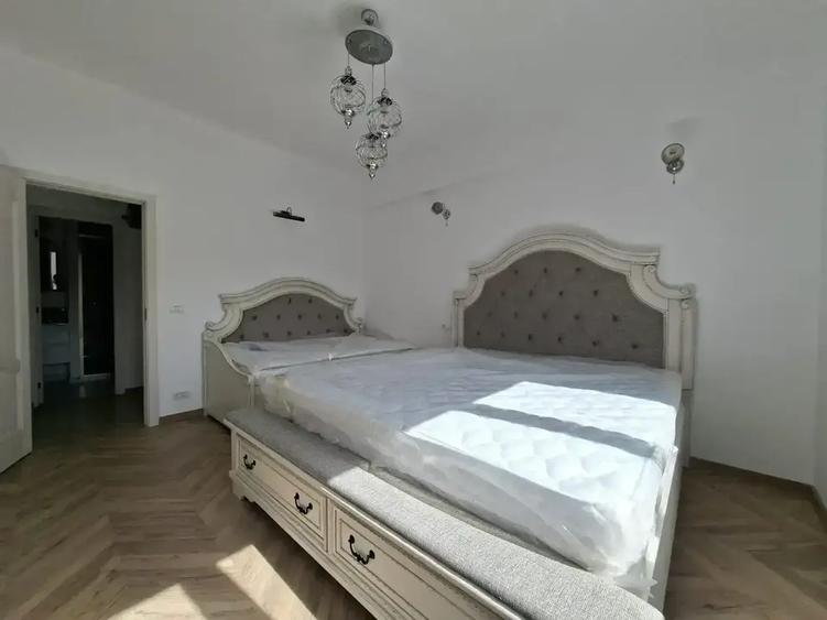 Apartament cu 3 camere semidecomandat în Universitate