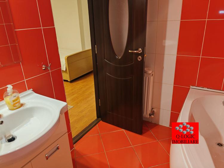 Casă individuală cu 7 camere cu Canalizare în Central