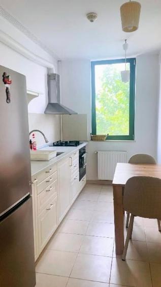 Apartament cu 2 camere semidecomandat, mobilat în Central