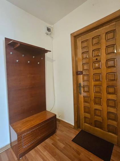 Apartament cu 3 camere decomandat, mobilat în Exercițiu