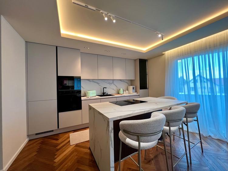 Apartament cu 3 camere semidecomandat, mobilat în Gruia