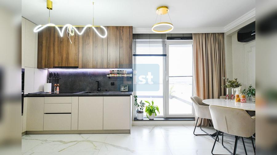 Apartament cu 3 camere semidecomandat, mobilat în Florești