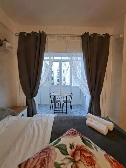 Apartament cu 5 camere semidecomandat în Romană