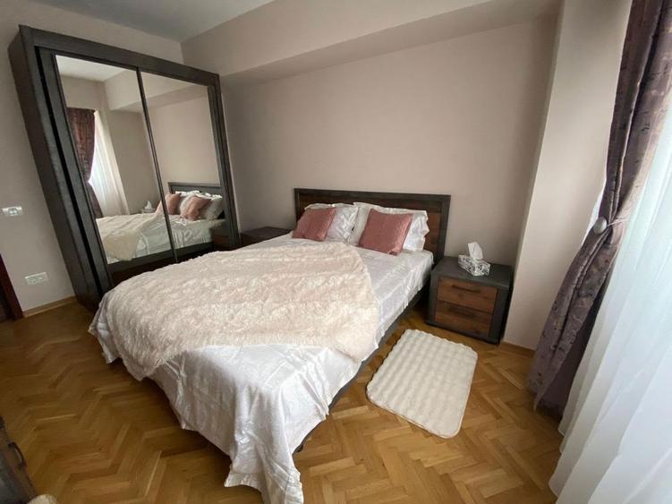 Apartament cu 3 camere decomandat, mobilat în Titulescu