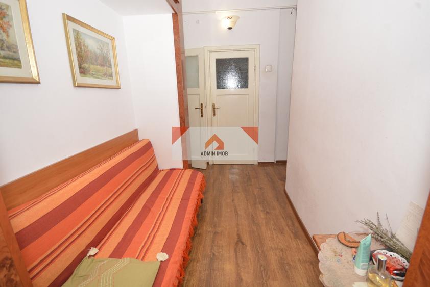 Apartament cu 3 camere semidecomandat în Dacia