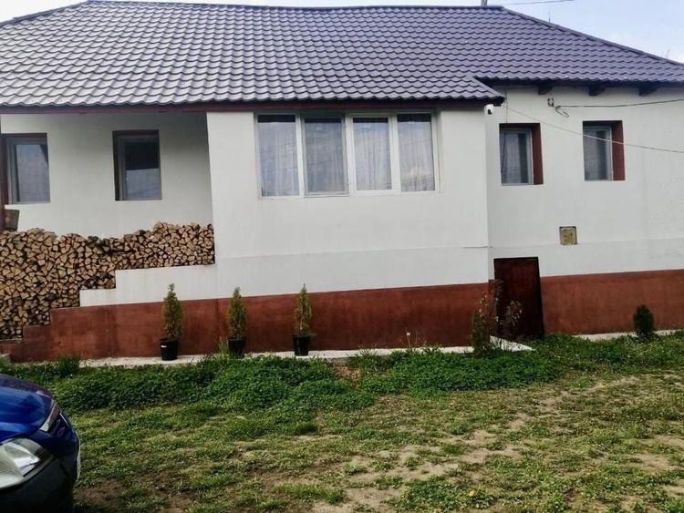 Casă individuală cu 4 camere cu Canalizare în Sânmihaiu Almașului
