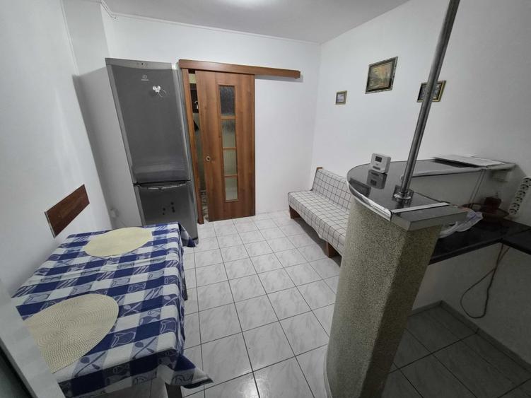 Apartament cu 2 camere semidecomandat în Exterior Vest