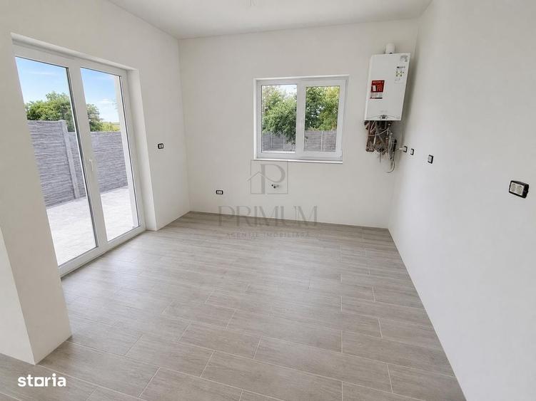 Casă cu 4 camere în Albina