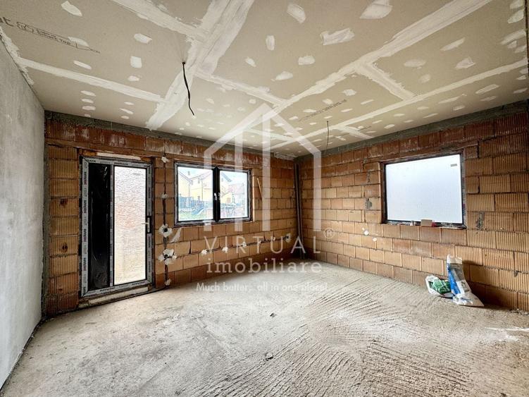 Duplex cu 3 camere cu Canalizare în Cristian