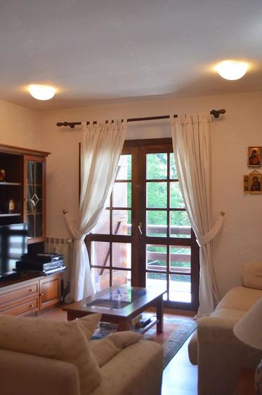 Apartament cu 4 camere decomandat în Cioplea