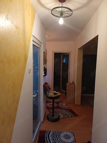Apartament cu 4 camere decomandat, mobilat în Central