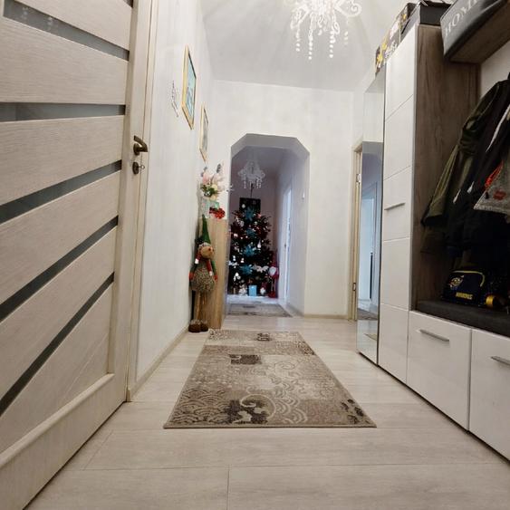 Apartament cu 3 camere semidecomandat în Central