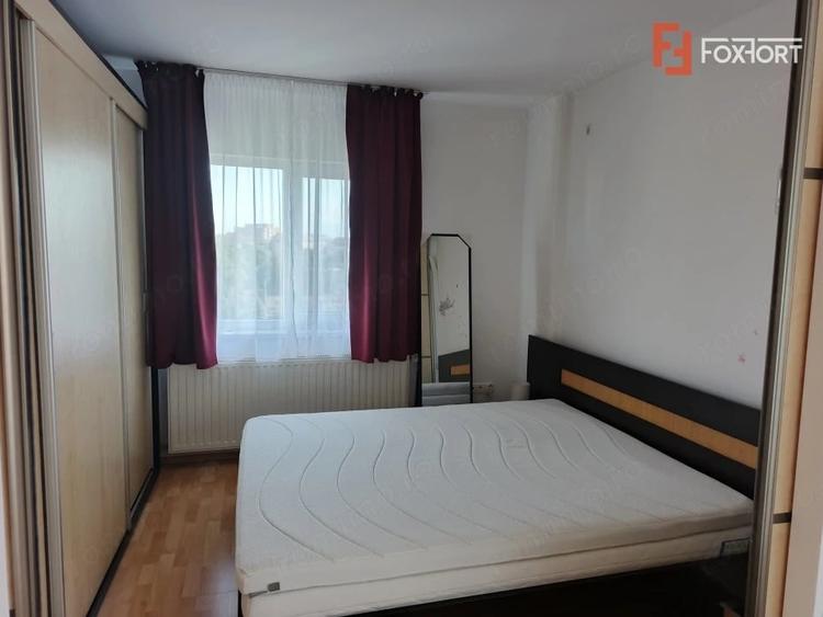 Apartament cu 3 camere semidecomandat în Aradului
