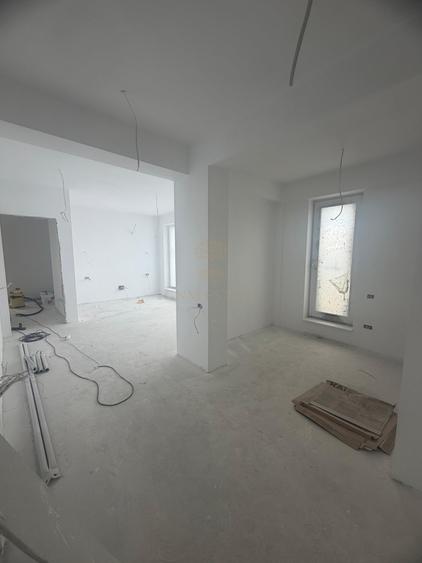 Apartament cu 4 camere semidecomandat, mobilat în Eminescu
