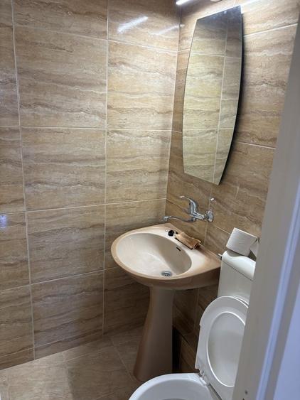 Inchiriez apartament 3 camere decomandat, zona semi-centrala (Str Nasaud) - 2