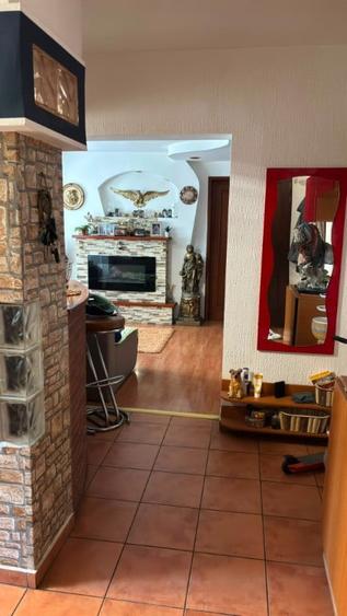 Bd-Regele Mihai 1, 4 camere, etaj 3 - 6
