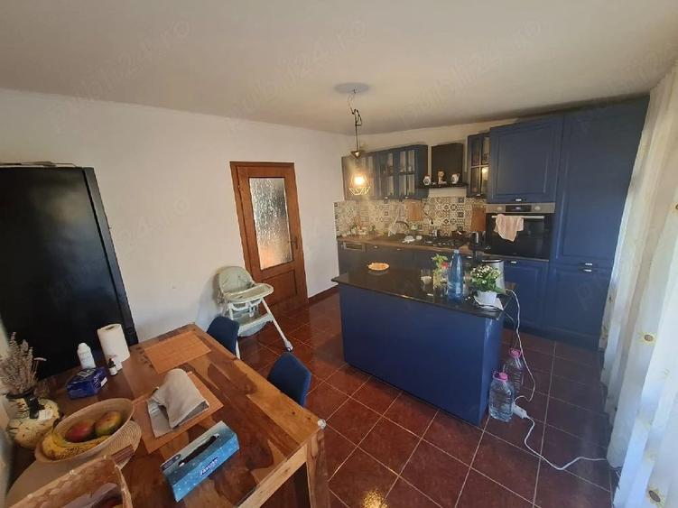 Apartament cu 3 camere decomandat în Est
