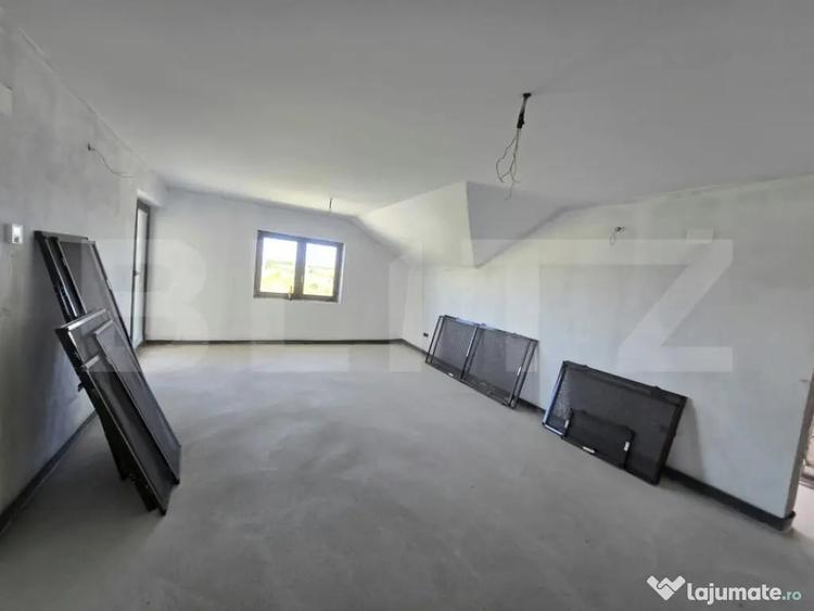 Casă cu 5 camere cu Teren 550 Mp în Săcueni