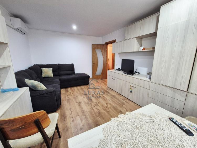 Apartament cu 3 camere decomandat, mobilat în Dacia