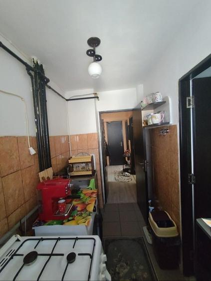 Apartament cu 3 camere semidecomandat în Plopilor