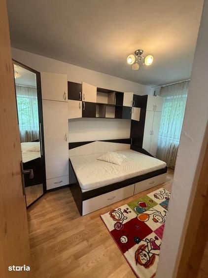 Apartament cu 3 camere semidecomandat în Crângași