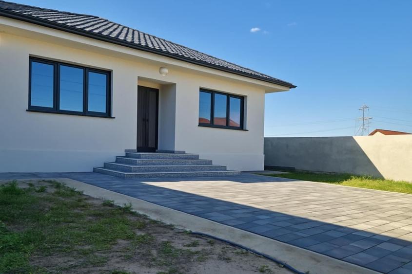 Casă cu 3 camere în Ciorogârla