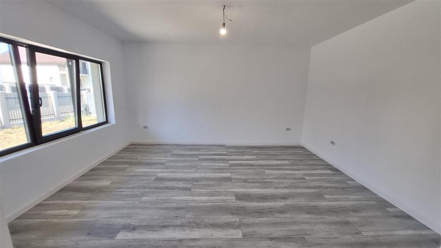 Duplex cu 4 camere cu Canalizare în Valea Lupului