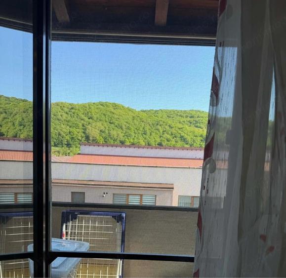 Apartament cu 3 camere decomandat în Florești